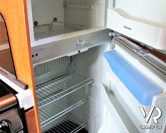 Arca GTL 718: camper usato mansardato con 5 posti letto, garage con porta scooter, veranda, antenna satellitare, retrocamera. In visione alla sede Ita