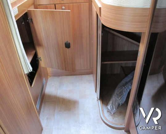 Burstner Ixeo IT 726: camper usato semintegrale con 4 posti letto, su meccanica Fiat Ducato 130 cv.