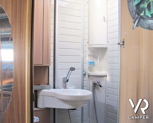 Burstner Ixeo IT 726: camper usato semintegrale con 4 posti letto, su meccanica Fiat Ducato 130 cv.