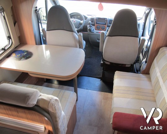 Burstner Ixeo IT 726: camper usato semintegrale con 4 posti letto, su meccanica Fiat Ducato 130 cv.