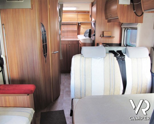 Burstner Ixeo IT 726: camper usato semintegrale con 4 posti letto, su meccanica Fiat Ducato 130 cv.