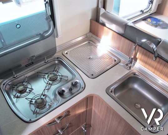 Burstner Ixeo IT 726: camper usato semintegrale con 4 posti letto, su meccanica Fiat Ducato 130 cv.