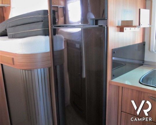 Burstner Ixeo IT 726: camper usato semintegrale con 4 posti letto, su meccanica Fiat Ducato 130 cv.