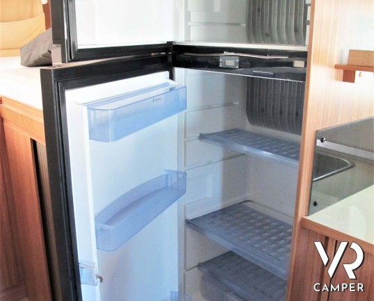 Burstner Ixeo IT 726: camper usato semintegrale con 4 posti letto, su meccanica Fiat Ducato 130 cv.Burstner Ixeo IT 726: camper usato semintegrale con