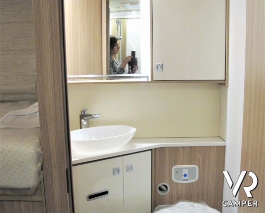 Burstner Lyseo Time T 727 G: camper semintegrale con letti gemelli e letto basculante elettrico, garage doppio portellone, su base FIAT 140 CV, Euro 6