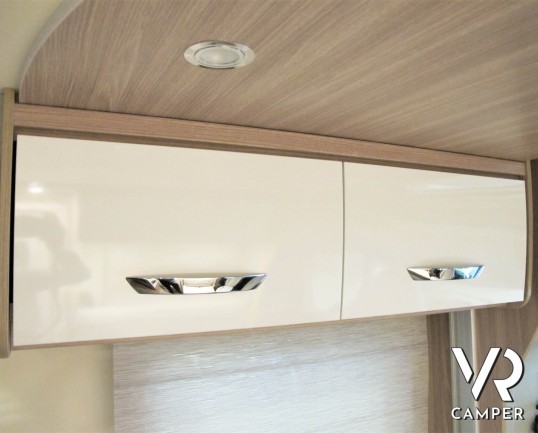 Burstner Lyseo Time T 727 G: camper semintegrale con letti gemelli e letto basculante elettrico, garage doppio portellone, su base FIAT 140 CV, Euro 6