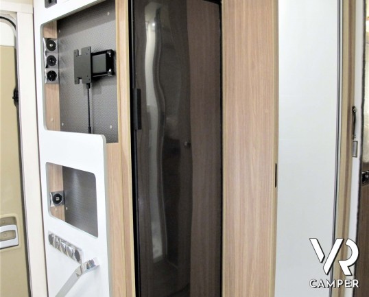 Burstner Lyseo Time T 727 G: camper semintegrale con letti gemelli e letto basculante elettrico, garage doppio portellone, su base FIAT 140 CV, Euro 6