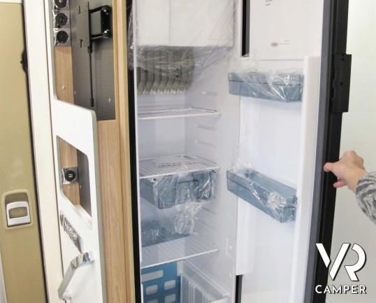 Burstner Lyseo Time T 727 G: camper semintegrale con letti gemelli e letto basculante elettrico, garage doppio portellone, su base FIAT 140 CV, Euro 6