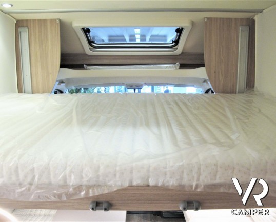 Burstner Lyseo Time T 727 G: camper semintegrale con letti gemelli e letto basculante elettrico, garage doppio portellone, su base FIAT 140 CV, Euro 6