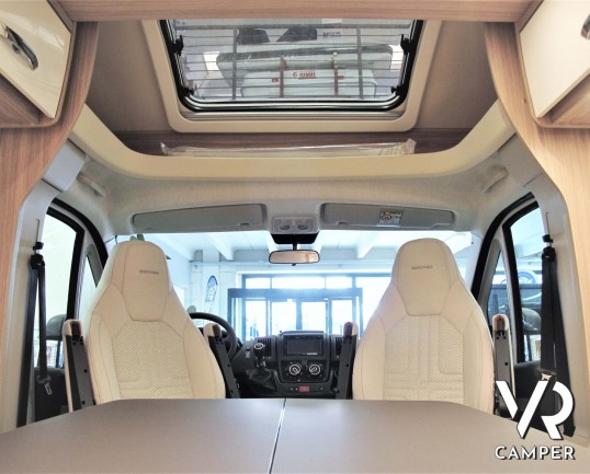 Burstner Lyseo Time T 727 G: camper semintegrale con letti gemelli e letto basculante elettrico, garage doppio portellone, su base FIAT 140 CV, Euro 6