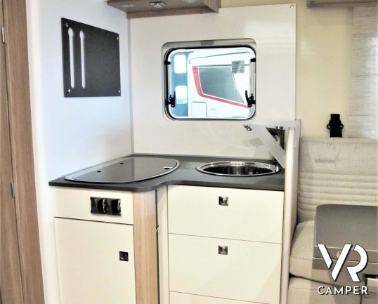 Burstner Lyseo Time T 727 G: camper semintegrale con letti gemelli e letto basculante elettrico, garage doppio portellone, su base FIAT 140 CV, Euro 6