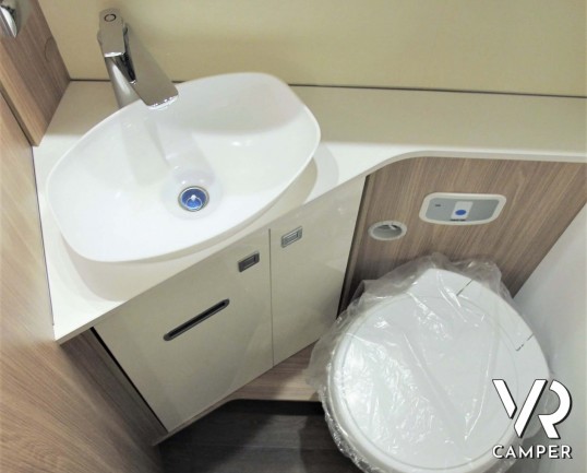 Burstner Lyseo Time T 727 G: camper semintegrale con letti gemelli e letto basculante elettrico, garage doppio portellone, su base FIAT 140 CV, Euro 6