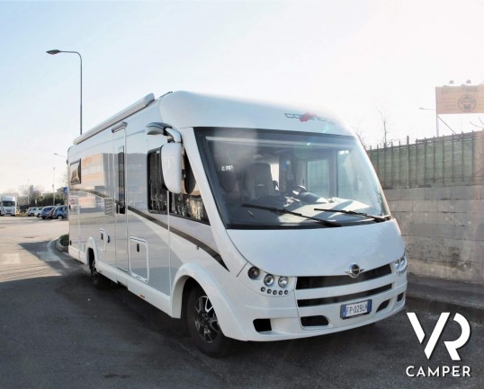 Carthago C-Tourer I 149: camper motorhome usato, 5 posti letto, con letti gemelli in coda e letto basculante. In visione alla sede Italia VR a Druento