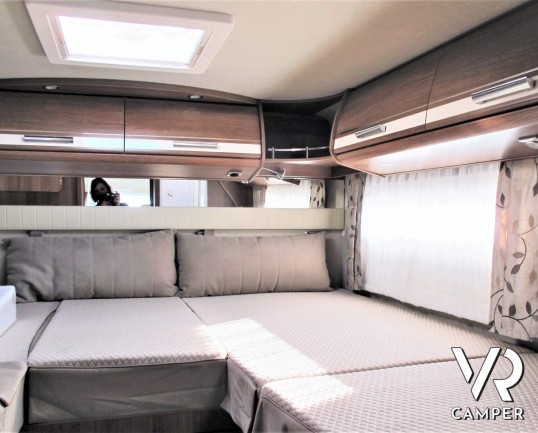 Carthago C-Tourer I 149: camper motorhome usato, 5 posti letto, con letti gemelli in coda e letto basculante. In visione alla sede Italia VR a Druento