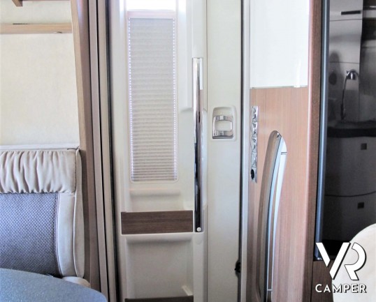 Carthago C-Tourer I 149: camper motorhome usato, 5 posti letto, con letti gemelli in coda e letto basculante. In visione alla sede Italia VR a Druento