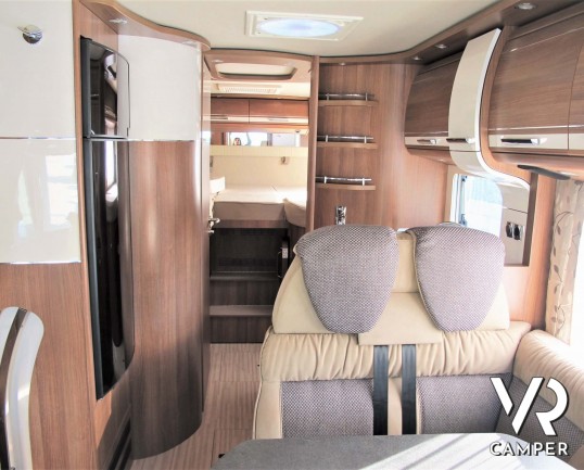 Carthago C-Tourer I 149: camper motorhome usato, 5 posti letto, con letti gemelli in coda e letto basculante. In visione alla sede Italia VR a Druento