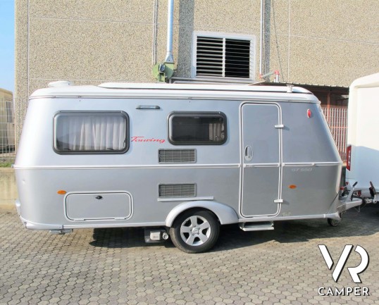 Eriba Troll 550 GT: roulotte usata per 4 persone, prodotta da Hymer. In visione alla sede Italia VR in via Volta 29 a Druento - Torino.