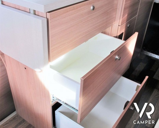 Furgone camperizzato usato con 3 posti letto, veranda, portabici, retrocamera. Su meccanica Ducato 130 cv. In visione alla sede Italia VR a Torino-Dru