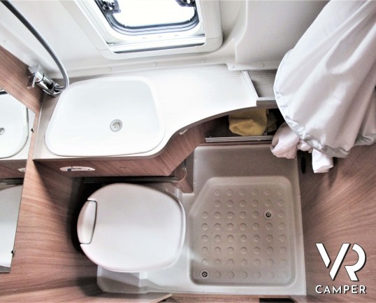 Furgone camperizzato usato con 3 posti letto, veranda, portabici, retrocamera. Su meccanica Ducato 130 cv. In visione alla sede Italia VR a Torino-Dru