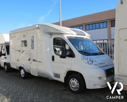 Giottiline Therry T 31 camper usato semintegrale compatto, con 3 posti letto, dotato di veranda, antenna tv, sensori di parcheggio, pannello solare