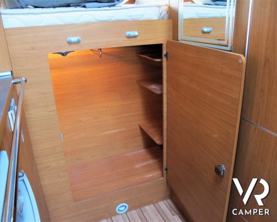 Giottiline Therry T 31 camper usato semintegrale compatto, con 3 posti letto, dotato di veranda, antenna tv, sensori di parcheggio, pannello solare