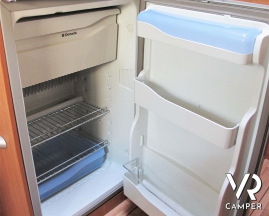 Giottiline Therry T 31 camper usato semintegrale compatto, con 3 posti letto, dotato di veranda, antenna tv, sensori di parcheggio, pannello solare