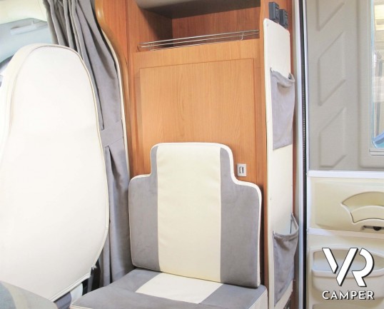 Giottiline Therry T 31 camper usato semintegrale compatto, con 3 posti letto, dotato di veranda, antenna tv, sensori di parcheggio, pannello solare