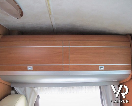 Giottiline Therry T 31 camper usato semintegrale compatto, con 3 posti letto, dotato di veranda, antenna tv, sensori di parcheggio, pannello solare