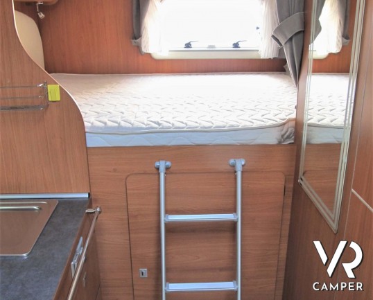 Giottiline Therry T 31 camper usato semintegrale compatto, con 3 posti letto, dotato di veranda, antenna tv, sensori di parcheggio, pannello solare