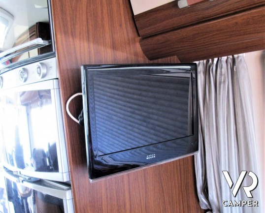 Hymer B-Klasse 654 SL: camper motorhome usato, dotato di portamoto, tendalino, ammortizzatori. In visione alla sede Italia Vr a Torino - Druento.