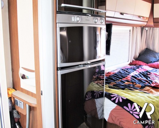 Hymer B-Klasse 654 SL: camper motorhome usato, dotato di portamoto, tendalino, ammortizzatori. In visione alla sede Italia Vr a Torino - Druento.