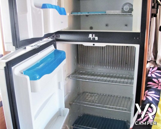 Hymer B-Klasse 654 SL: camper motorhome usato, dotato di portamoto, tendalino, ammortizzatori. In visione alla sede Italia Vr a Torino - Druento.