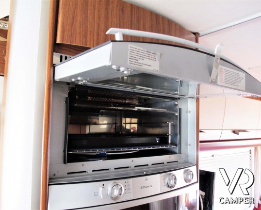 Hymer B-Klasse 654 SL: camper motorhome usato, dotato di portamoto, tendalino, ammortizzatori. In visione alla sede Italia Vr a Torino - Druento.