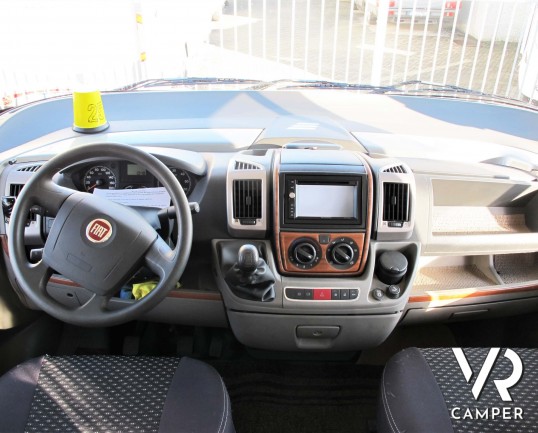 Hymer B-Klasse 654 SL: camper motorhome usato, dotato di portamoto, tendalino, ammortizzatori. In visione alla sede Italia Vr a Torino - Druento.