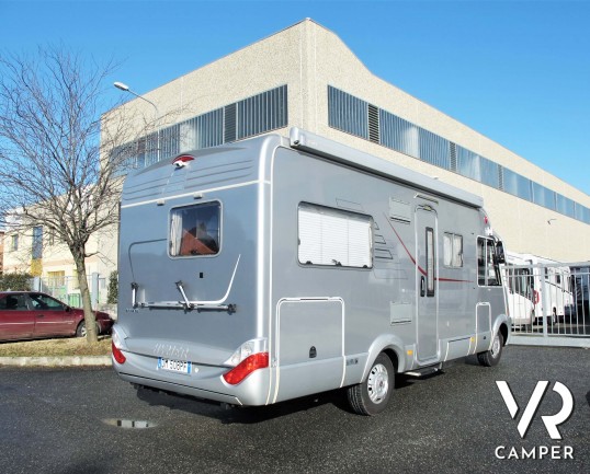 Hymer B-Klasse 654 SL: camper motorhome usato, dotato di portamoto, tendalino, ammortizzatori. In visione alla sede Italia Vr a Torino - Druento.
