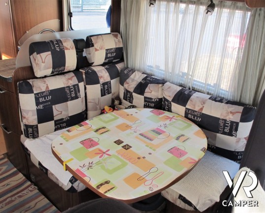 Hymer B-Klasse 654 SL: camper motorhome usato, dotato di portamoto, tendalino, ammortizzatori. In visione alla sede Italia Vr a Torino - Druento.