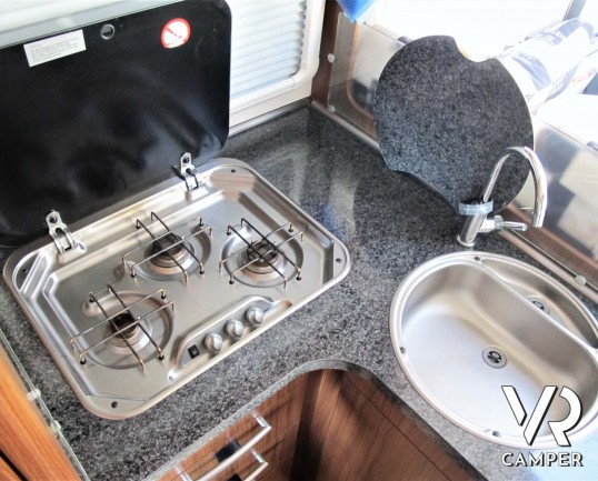 Hymer B-Klasse 654 SL: camper motorhome usato, dotato di portamoto, tendalino, ammortizzatori. In visione alla sede Italia Vr a Torino - Druento.