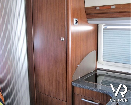 Hymer B-Klasse 654 SL: camper motorhome usato, dotato di portamoto, tendalino, ammortizzatori. In visione alla sede Italia Vr a Torino - Druento.
