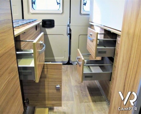 Hymercar Grand Canyon: camper furgonato colore argento metallizzato, su motore Fiat 140 CV, Euro 6D-Temp. In esposizione alla sede Italia VR a Druento