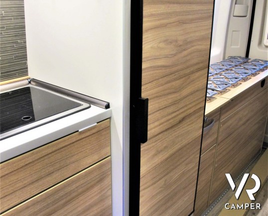 Hymercar Grand Canyon: camper furgonato colore argento metallizzato, su motore Fiat 140 CV, Euro 6D-Temp. In esposizione alla sede Italia VR a Druento