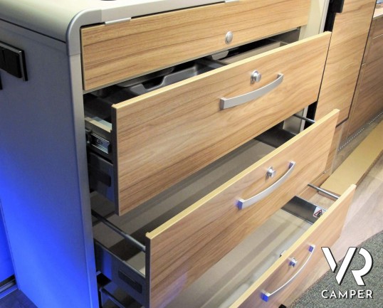 Hymercar Grand Canyon: camper furgonato colore argento metallizzato, su motore Fiat 140 CV, Euro 6D-Temp. In esposizione alla sede Italia VR a Druento