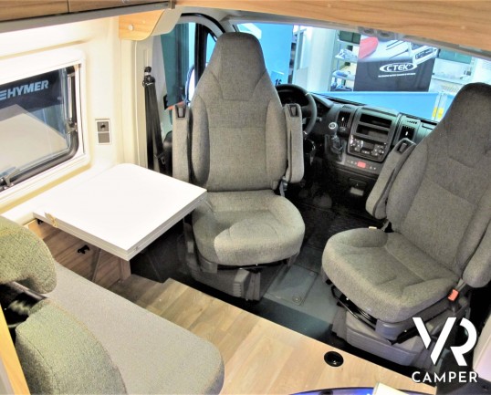 Hymercar Grand Canyon: camper furgonato colore argento metallizzato, su motore Fiat 140 CV, Euro 6D-Temp. In esposizione alla sede Italia VR a Druento