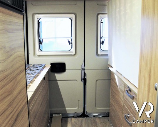 Hymercar Grand Canyon: camper furgonato colore argento metallizzato, su motore Fiat 140 CV, Euro 6D-Temp. In esposizione alla sede Italia VR a Druento