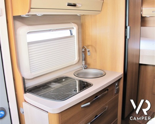 Knaus Van I 600: camper usato motorhome con 4 posti letto, dotato di veranda, navigatore, videocamera di retromarcia, antenna tv. In visione a Italia