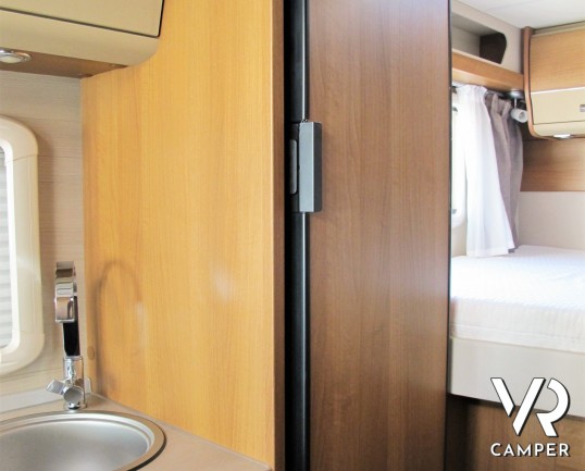 Knaus Van I 600: camper usato motorhome con 4 posti letto, dotato di veranda, navigatore, videocamera di retromarcia, antenna tv. In visione a Italia