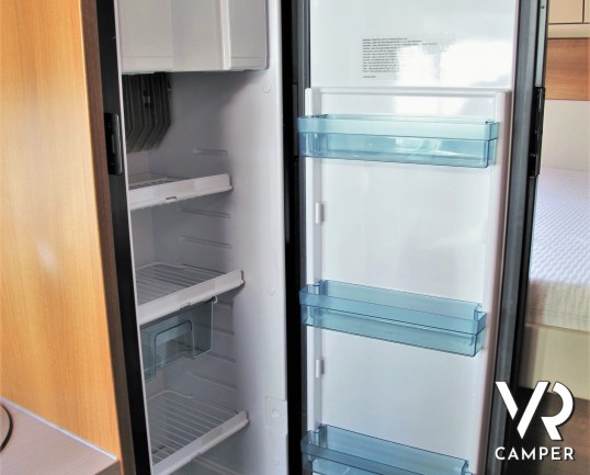 Knaus Van I 600: camper usato motorhome con 4 posti letto, dotato di veranda, navigatore, videocamera di retromarcia, antenna tv. In visione a Italia