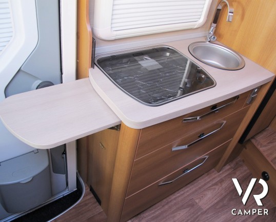 Knaus Van I 600: camper usato motorhome con 4 posti letto, dotato di veranda, navigatore, videocamera di retromarcia, antenna tv. In visione a Italia