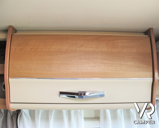 Knaus Van I 600: camper usato motorhome con 4 posti letto, dotato di veranda, navigatore, videocamera di retromarcia, antenna tv. In visione a Italia