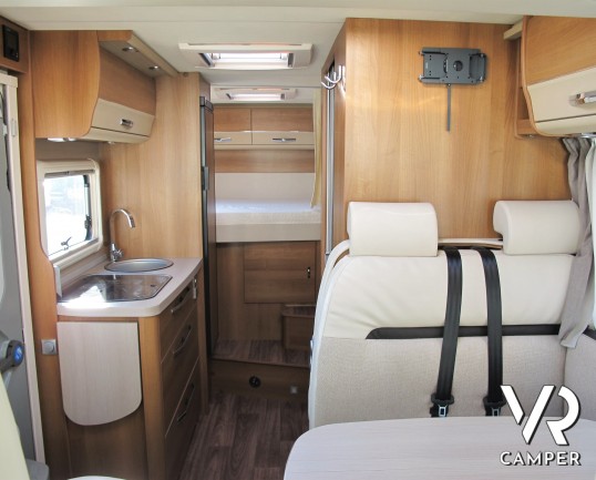 Knaus Van I 600: camper usato motorhome con 4 posti letto, dotato di veranda, navigatore, videocamera di retromarcia, antenna tv. In visione a Italia