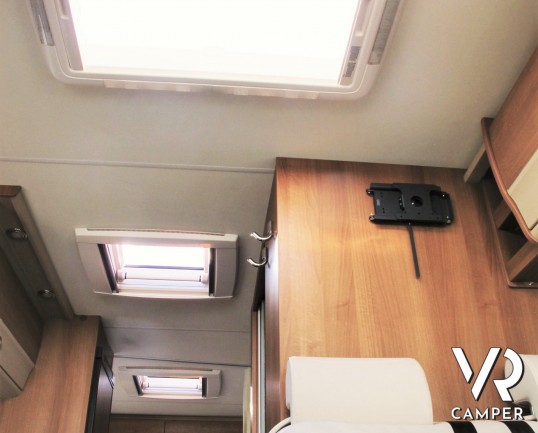 Knaus Van I 600: camper usato motorhome con 4 posti letto, dotato di veranda, navigatore, videocamera di retromarcia, antenna tv. In visione a Italia